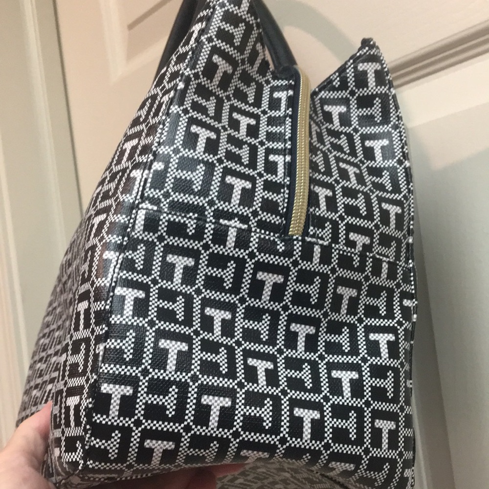 Tommy Hilfiger Black & White Tote Bag - Picture 4 of 10